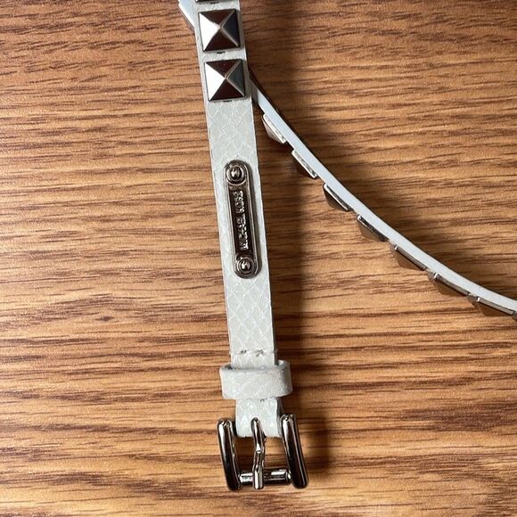 MICHAEL KORS OFF WHITE SILVER STUDDED SNAKE SKIN FAUX LEATHER SKINNY BELT 43\